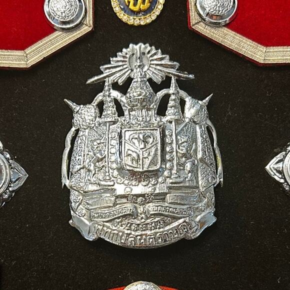 Framed Authentic Thailand Uniform Police Badge Collection Frame 14 X 11" - Picture 10 of 10